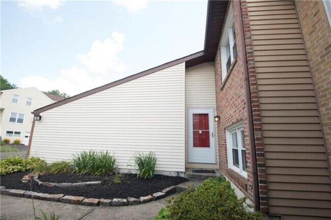 Building Photo - 8324 Willow Run