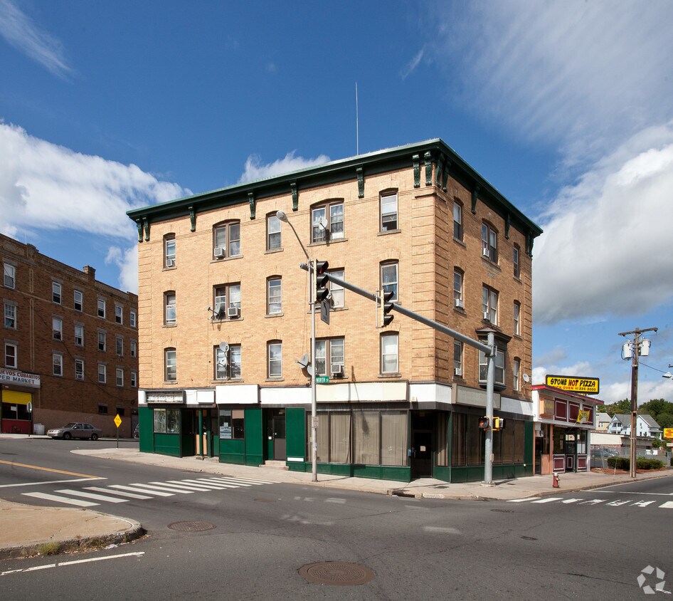 Primary Photo - 246-252 North St
