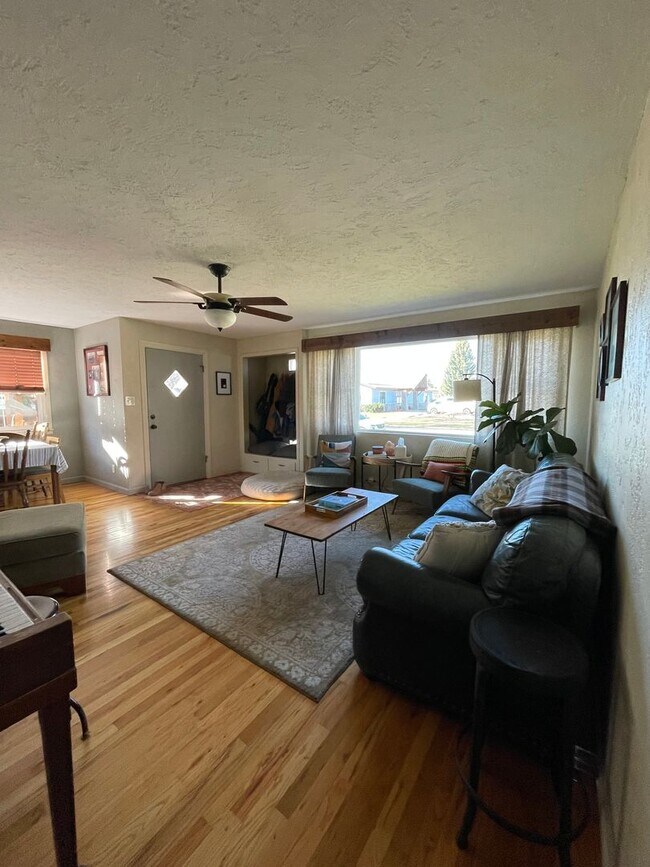 Foto del edificio - CHARMING HOME IN GREAT LOCATION!