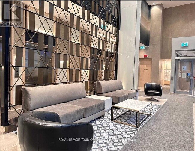 Building Photo - 77 Mutual St