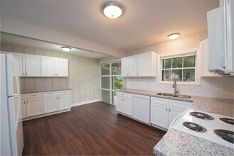 Building Photo - 1702 W Crockett St