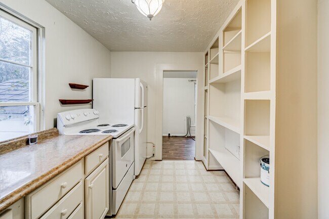 Foto del edificio - 1290 Reavis Mountain Rd