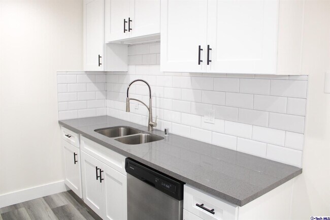Building Photo - 409 Burchett St