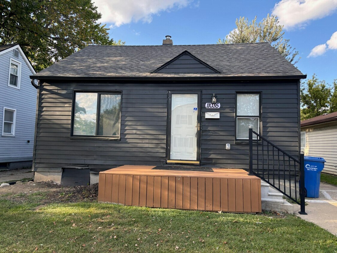 Primary Photo - 11035 Essex Ave