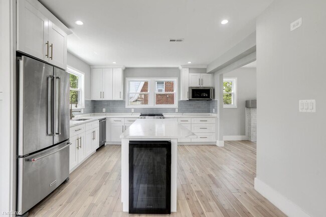 Foto del edificio - 1 br, 1 bath House - 2235 Quincy St Ne Daz...