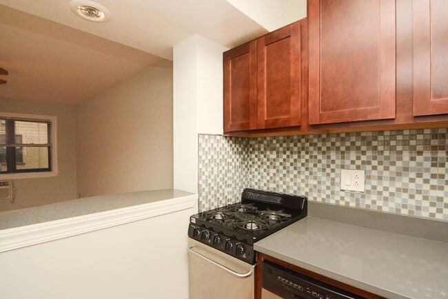 Building Photo - 448 W Barry