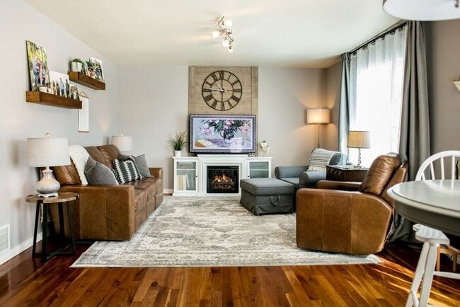Building Photo - Amazing Home Available Now in Prime Johnst...