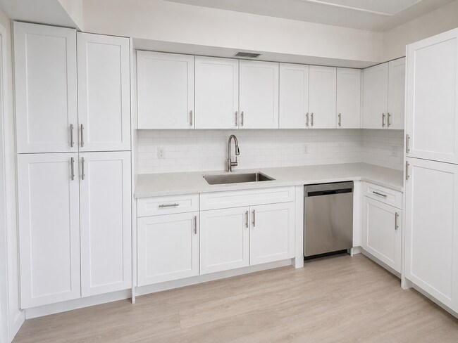 Photo - "Spacious 3-Bed, 2-Bath Retreat at 6680 Burning Wood Dr, Boca Raton – 1,520 Sq Ft of Comfort!" Apartment