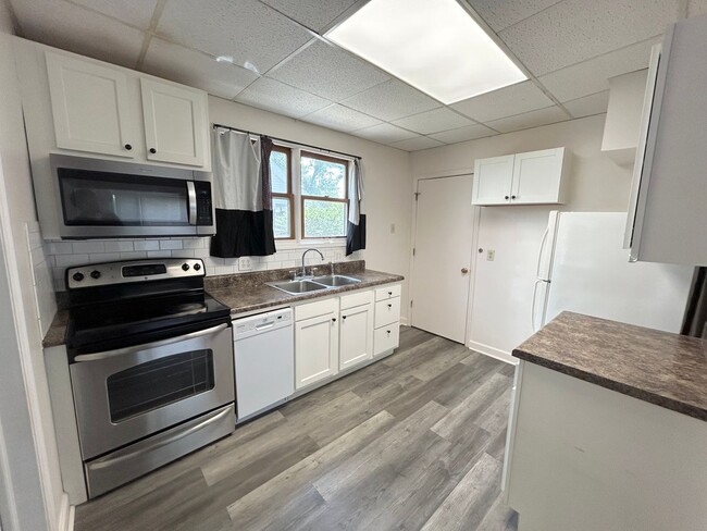 Building Photo - Beautiful Bungalow Home Located in Blacksburg