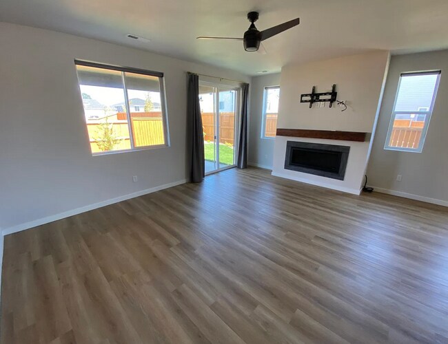 Building Photo - 2962 N Pioneer Canyon Dr
