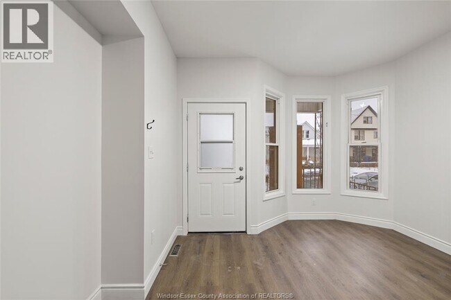 Building Photo - 722 Dougall Ave