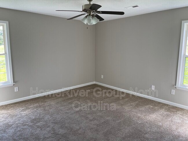Foto del edificio - 4410 Bear Ridge Ct