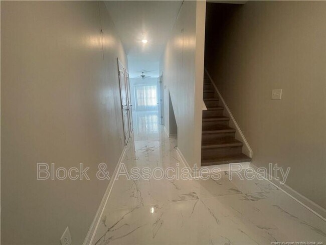 Foto del edificio - 705 Georgetown Cir