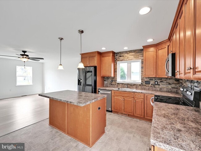 Building Photo - 87 Farm House Ln