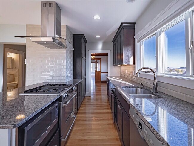 Foto del edificio - 8 Putnam Rd