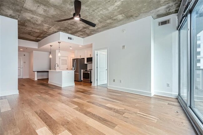 Foto del edificio - 950 W Peachtree St NW