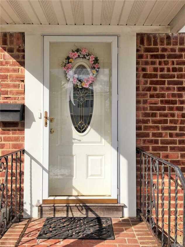 Primary Photo - 639 May St