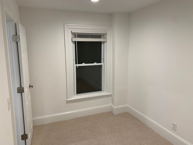 Building Photo - 225 Newbury St