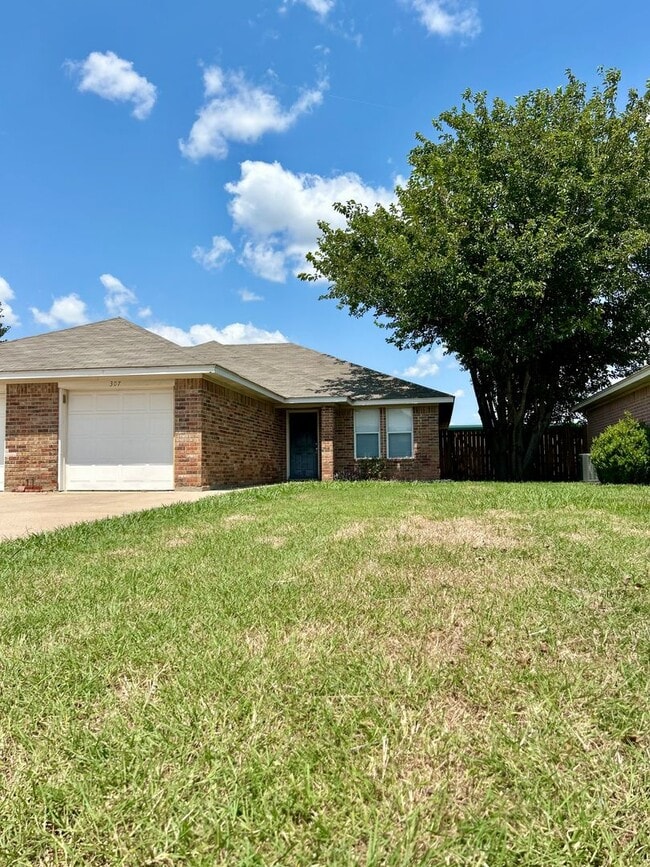 Building Photo - 307 Schumacher Dr