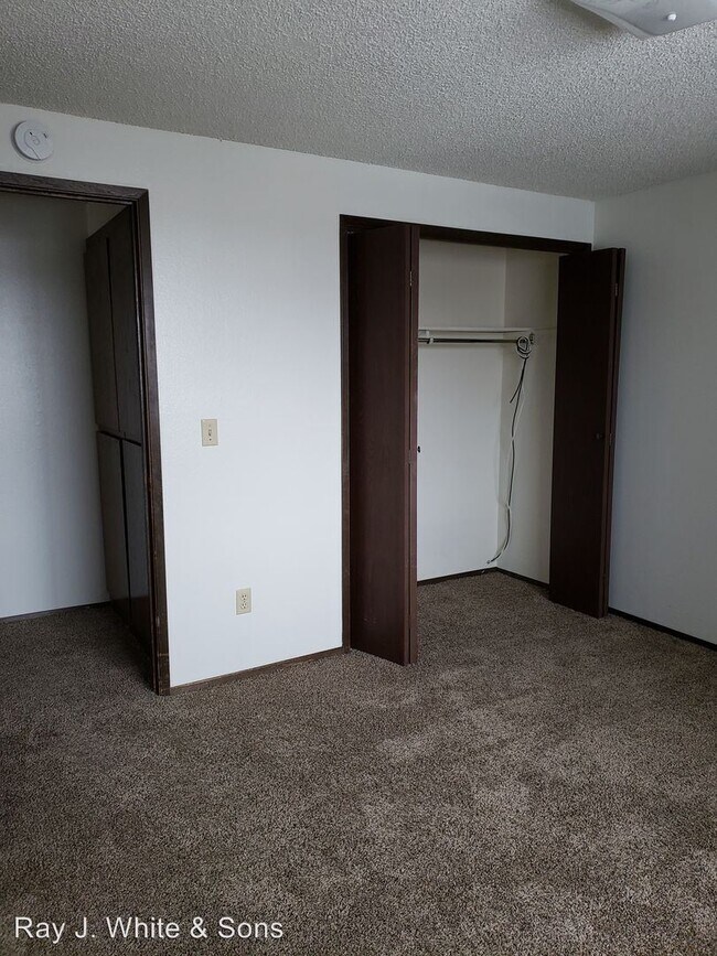 Building Photo - 1409 Vineyard Dr