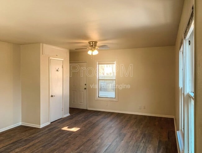 Foto del edificio - 4926 Reiger Ave