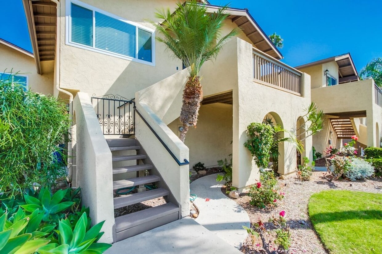Primary Photo - ***Beautiful 2-bedroom, 2-bathroom Townhom...