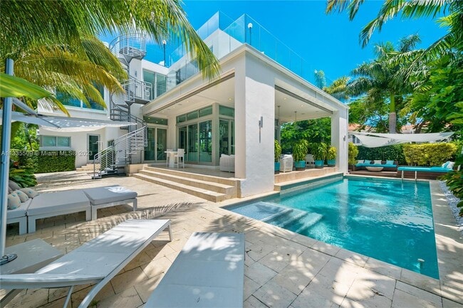 Building Photo - 120 N Hibiscus Dr