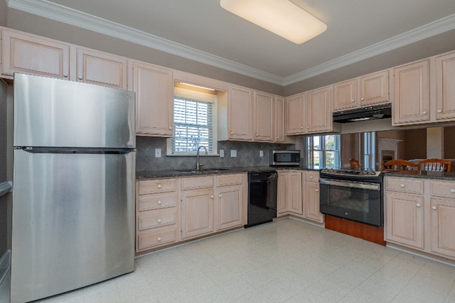 Building Photo - 101 St Charles Ct