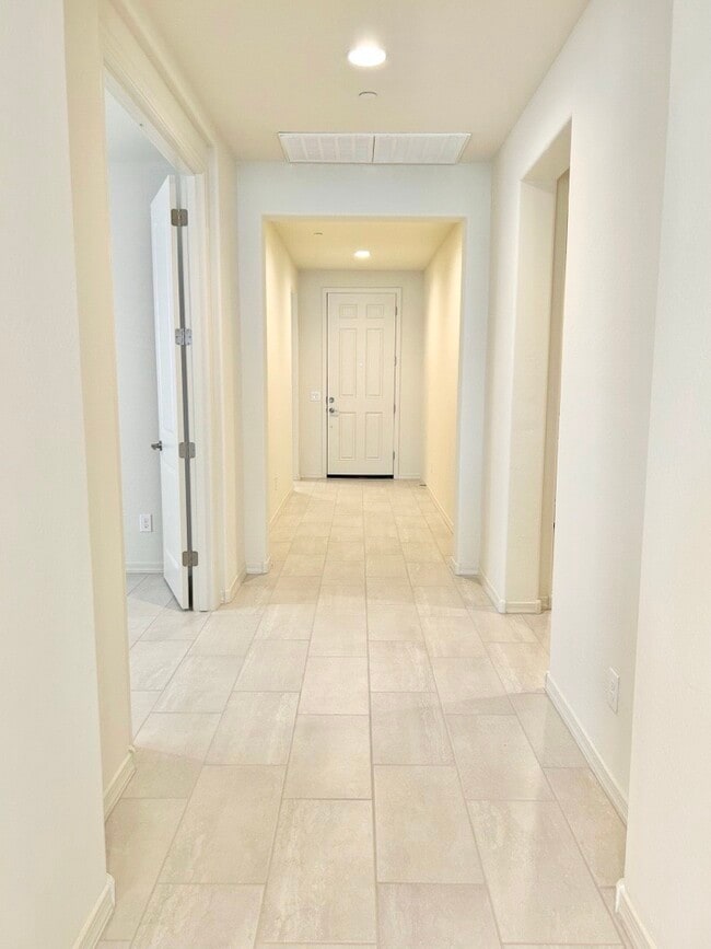 Building Photo - 13531 W Calle de Baca
