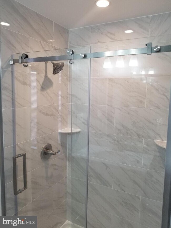 Foto del edificio - 1722 McNelis Dr