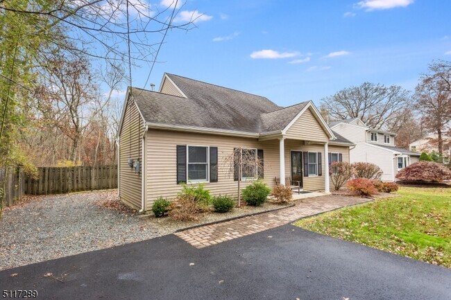 Building Photo - 1355 Valley Rd