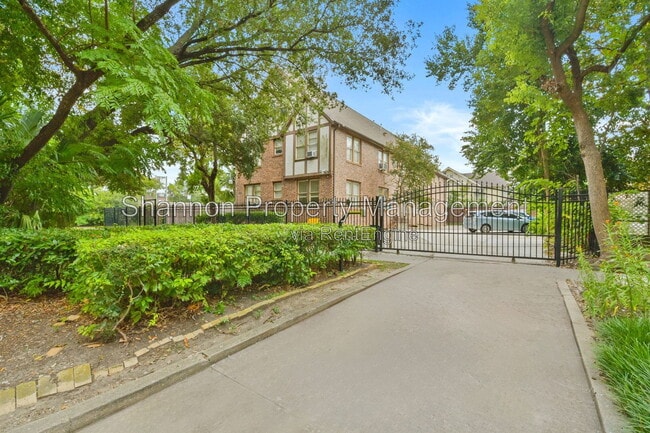 Building Photo - 436 Westmoreland St