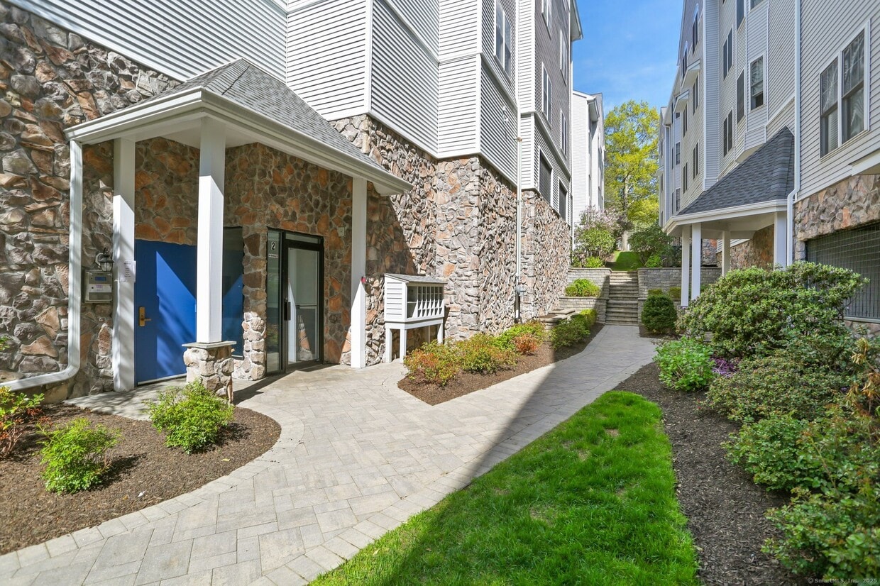 Primary Photo - 105 Richards Ave