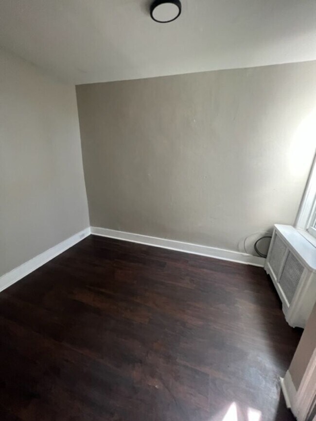 Building Photo - BEAUTIFUL 3 BD 1.5 BATH HOUSE NOW READY TO...