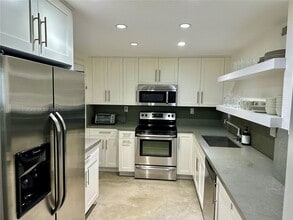 Building Photo - 250 Galen Dr