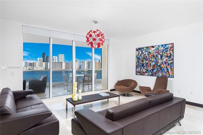 Foto del edificio - 6000 Island Blvd
