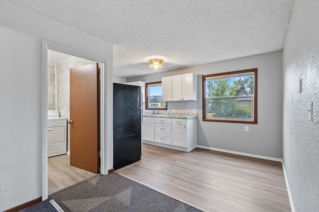 Building Photo - Adorable Rancher in Northeast Spokane