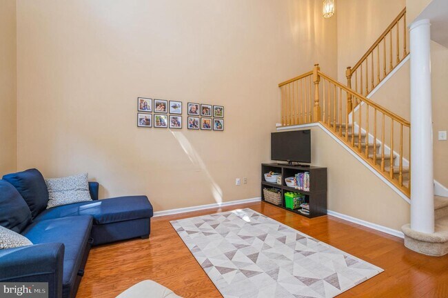 Foto del edificio - 404 Pebble Creek Ct