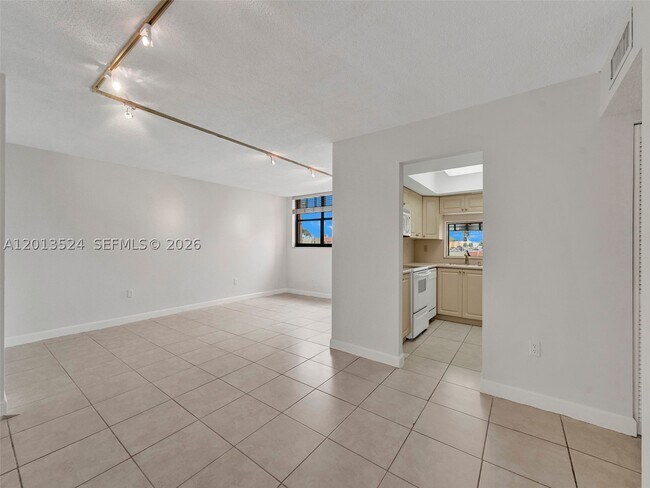 Foto del edificio - 9420 W Flagler St