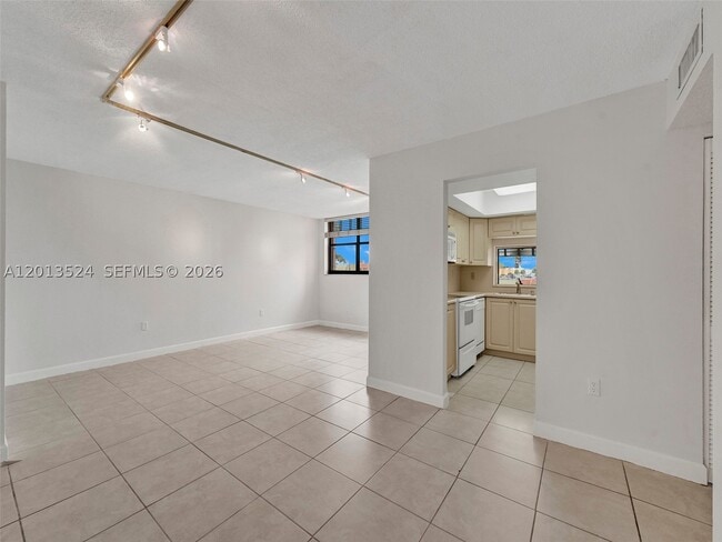 Building Photo - 9420 W Flagler St