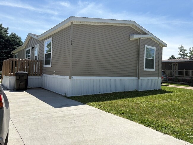 Building Photo - 327 Green Park Cir