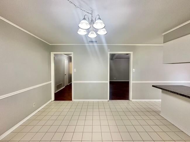 Building Photo - Beautiful 4 Bedroom 2 Bathroom home in Tyler!