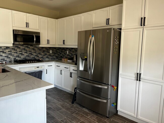Foto del edificio - 2476 Fallbrook Pl