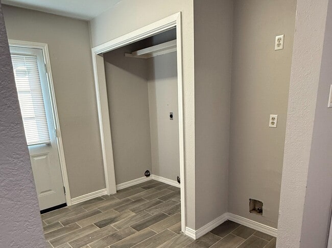 Foto del edificio - 3105 Medio Ct