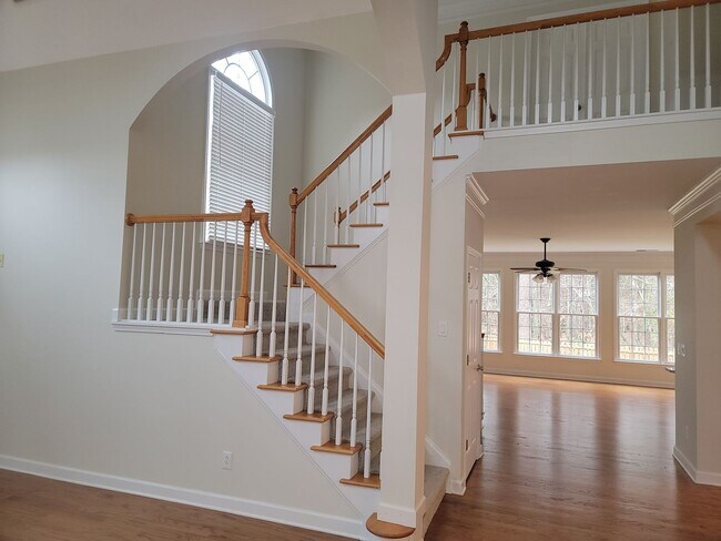 Building Photo - Wonderful 5 Bed/4 Bath Peachtree City Home...