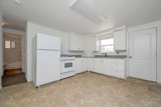 Building Photo - 8228 S 1750 W