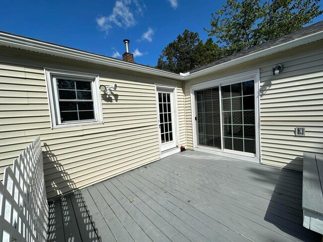 Foto del edificio - 3 Bedroom Available NOW in Essex Junction, VT