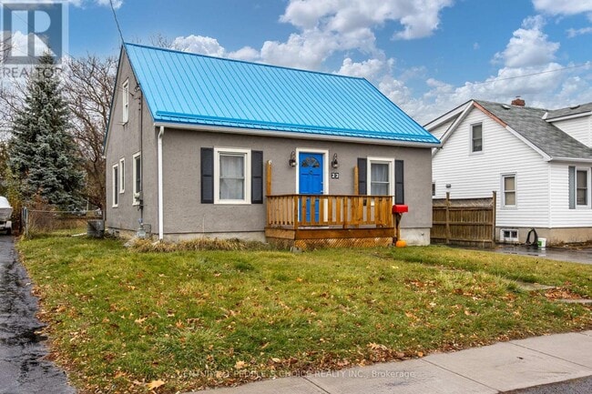 Building Photo - 22 Parker St