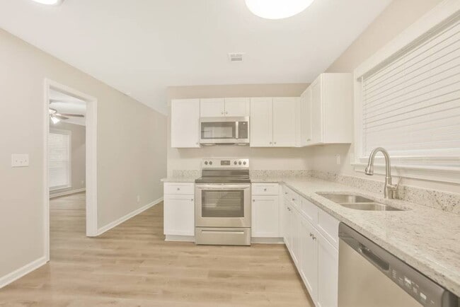 Building Photo - 1706 Laurens Dr SW