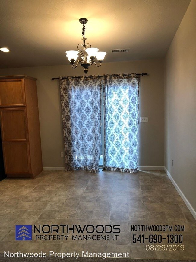 Foto del edificio - 3 br, 2 bath House - 2378 Corona Ave.